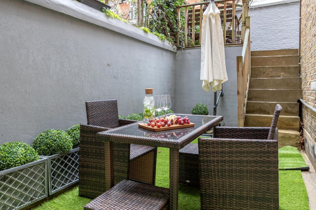 Elegant Kensington Apartment With Patio Londen Buitenkant foto